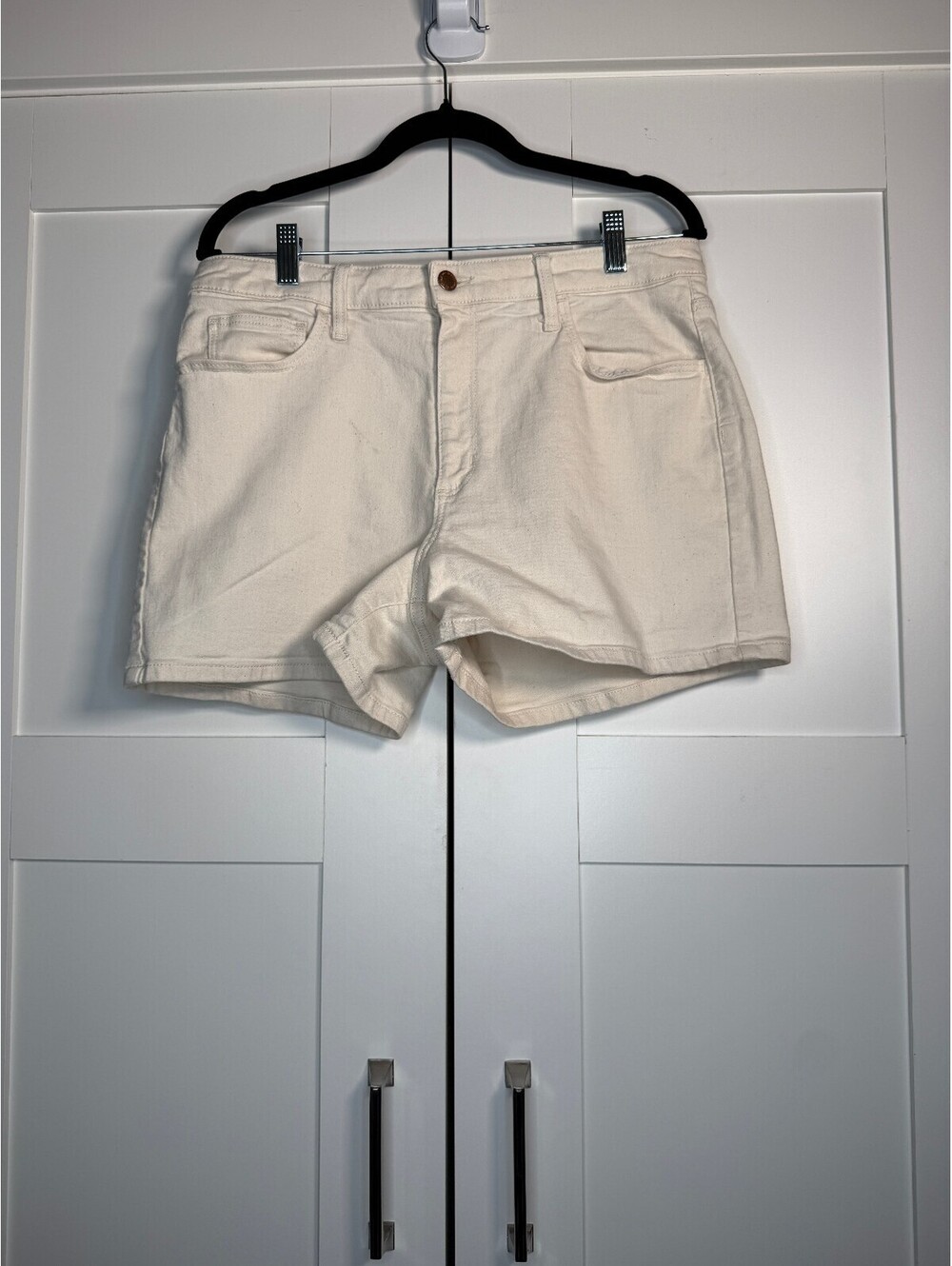 Universal Thread Women’s Size 14/32 Cream High Rise Denim Short